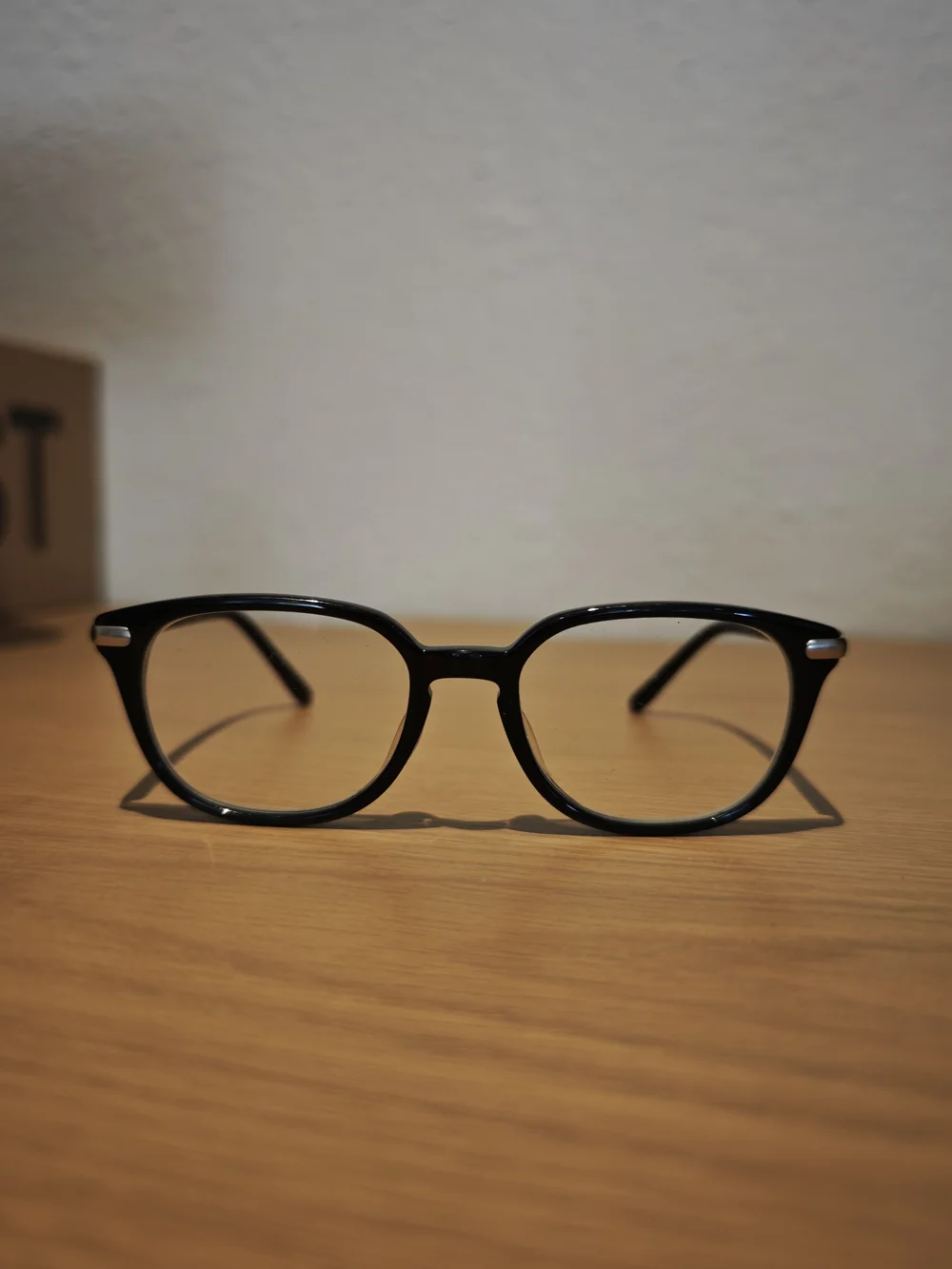 Agnes b. Glasses